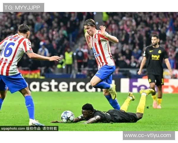 皇马留守8名一线队球员与卡斯蒂亚队员共同训练提升默契 皇马留守8名一线队球员与卡斯蒂亚队员共同训练提升默契