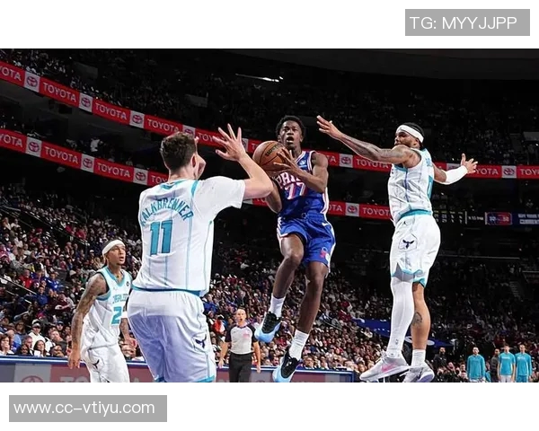 埃奇库姆倒地抢断展现速度76人迅速暂停保护球权 埃奇库姆倒地抢断展现速度76人迅速暂停保护球权